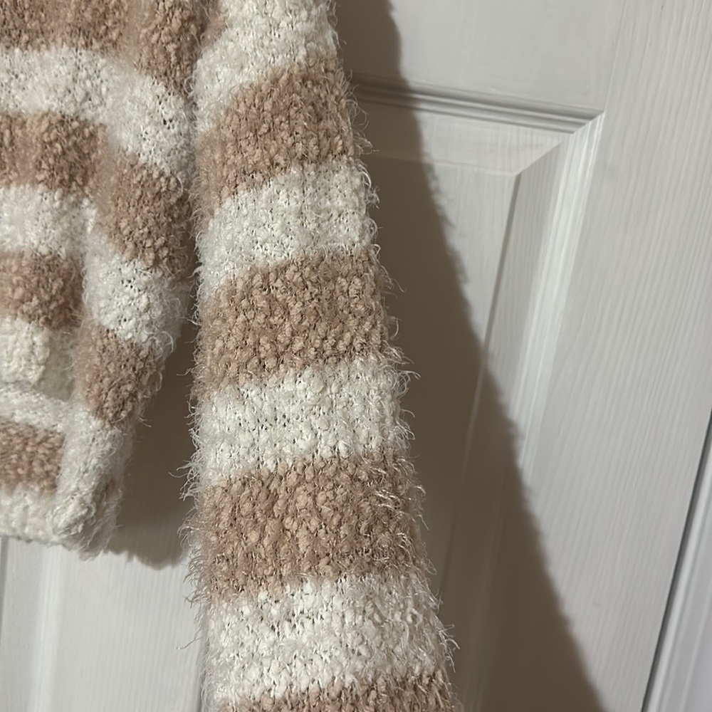 sweater - Picture 3 of 7
